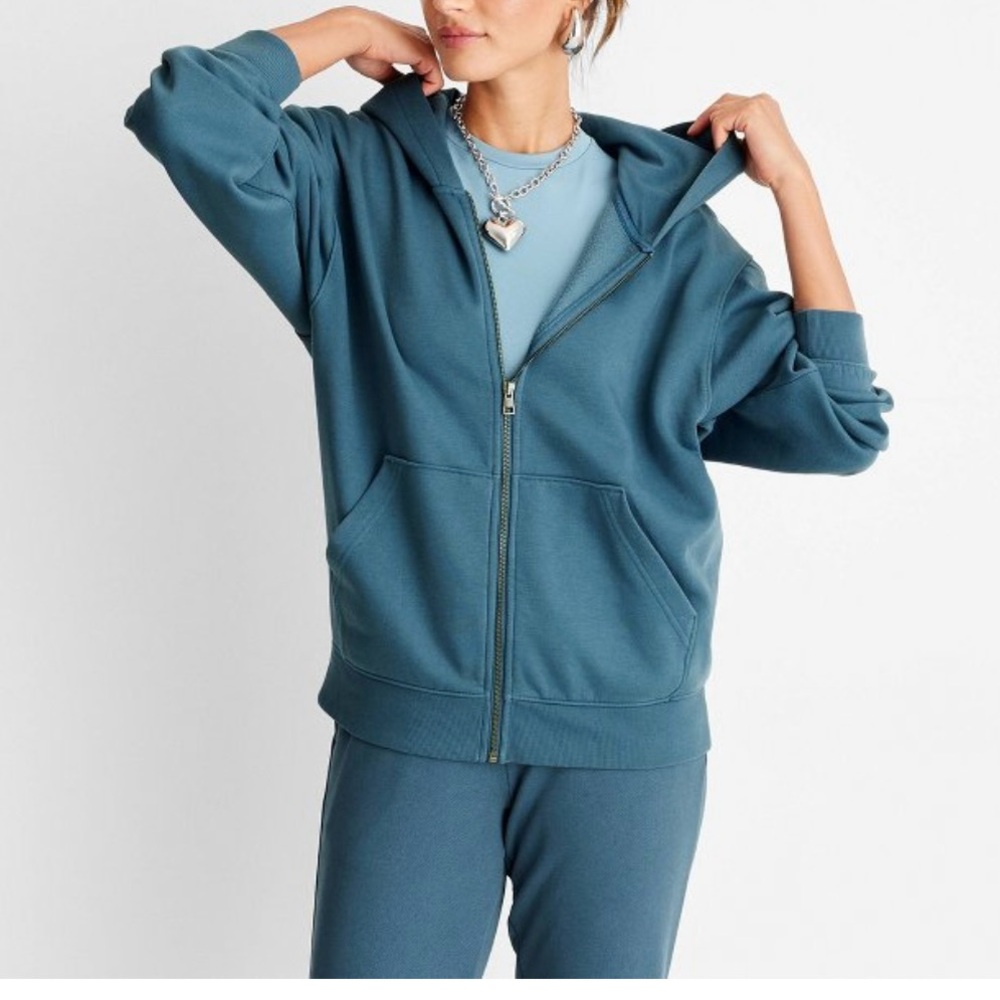 Matching sweat outfit set. Only worn twice!
